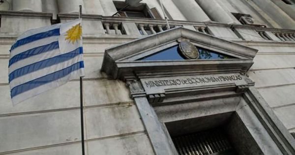 Uruguay successfully issues US$ 1,5 billion “green linked bond,” with US$ 3,96 billon demand