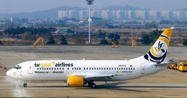 Commercial flights resumed between Caracas and Bogota