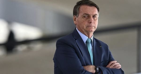 Bolsonaro urges his followers to clear the roads