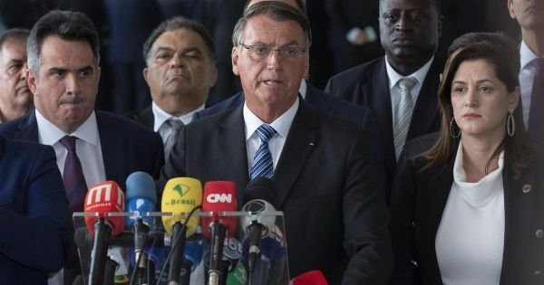 Bolsonaro avoids talking about defeat and his team announces start of transition to Lula