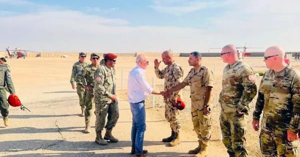 Uruguayan Defense Minister reviews troops in Middle East