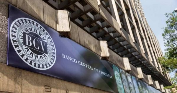 Venezuela's minimum monthly wage back below US$ 10