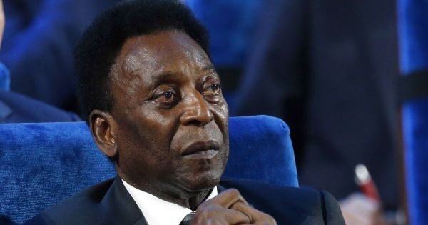 Pelé recovering slowly but no hospital discharge in sight