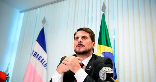 De Moraes orders probe into Senator Do Val's statements regarding coup