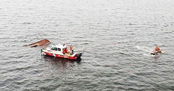 Six people missing after shipwreck off Guanabara Bay in Rio de Janeiro