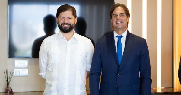 Presidents Boric and Lacalle hold talks in Santo Domingo