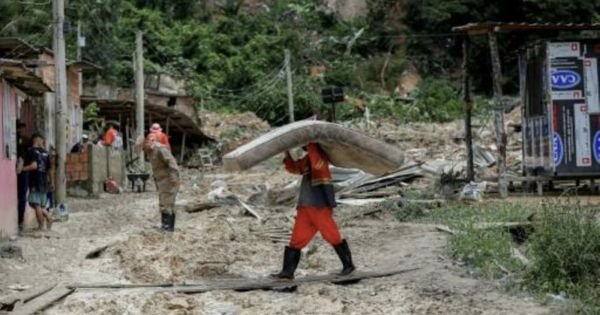 Manaus: Landslide leaves at least eight dead after heavy rains