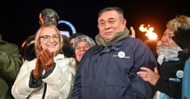 Argentines hold nationwide Veterans Day celebrations to honor the fallen