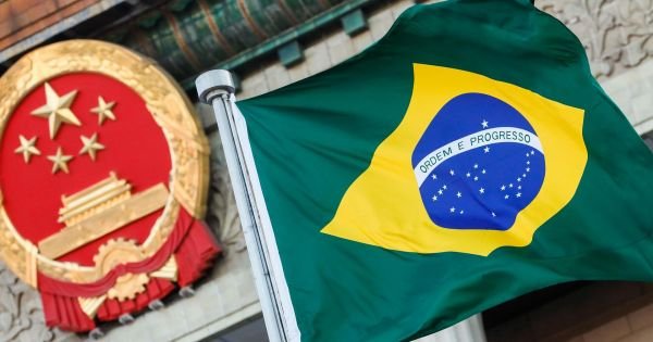 China and Brazil reach accord to trade with their own currencies, avoiding the US dollar.