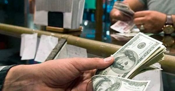 “Blue” dollar hits AR$ 462 in Argentina