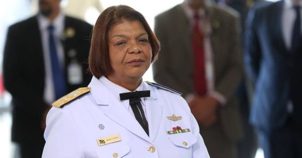 Brazilian Navy physician becomes first black female admiral