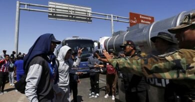 Venezuela wants to rescue migrants stranded in border between Chile and Peru