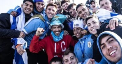 Uruguayan World Champs get the hero's welcome