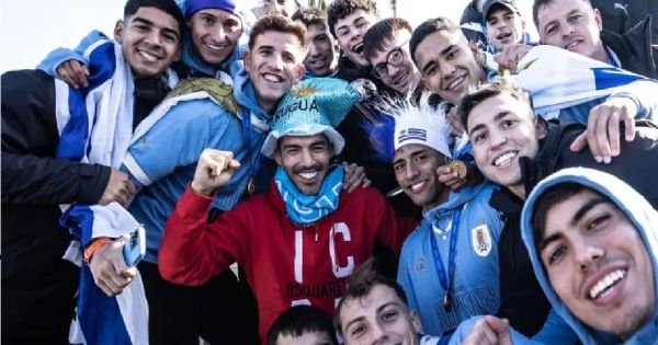 Uruguayan World Champs get the hero's welcome