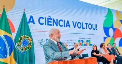 Brazilian scientists given back their decorations