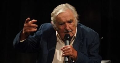 Mujica tells Brazilian students to look after their democracy