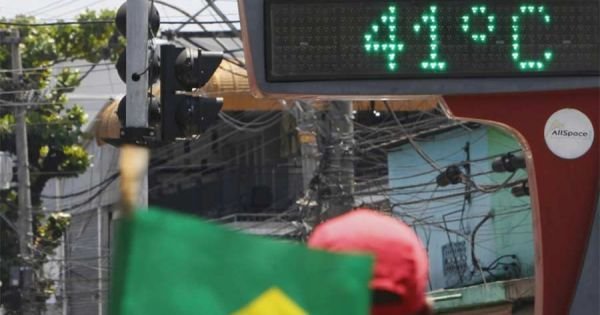 Hot weather hits Rio de Janeiro this winter