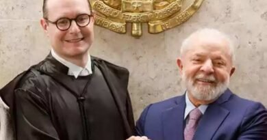Lula's lawyer formally becomes a member of Brazil's Supreme Court