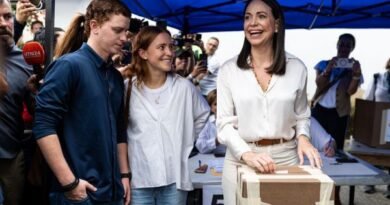 In the hope of political change in 2024, thousands vote in Venezuela's opposition primaries