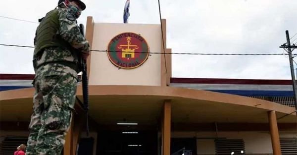 Paraguayan prison inmates hold warden and guards hostage