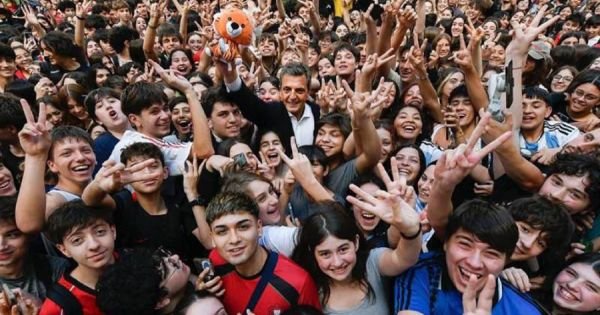 Massa picks high school students for final campaign message