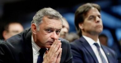Lacalle Pou praises departing Presidential Secretary Delgado