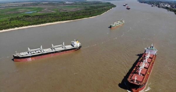 Argentina decrees 63% hike on Paraná-Paraguay Waterway tolls