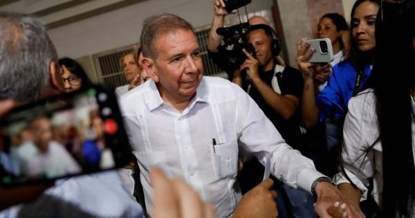 Venezuelan opposition leader Edmundo González arrives in Spain after receiving political asylum